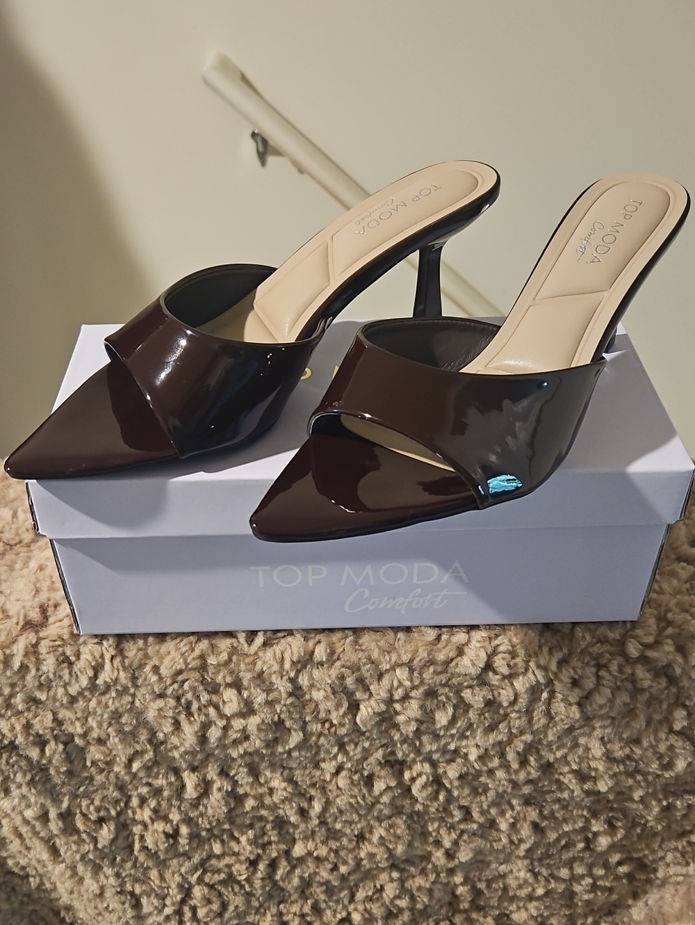 Top Moda Women’s Brown Patent Pointed-Toe Mule Heels